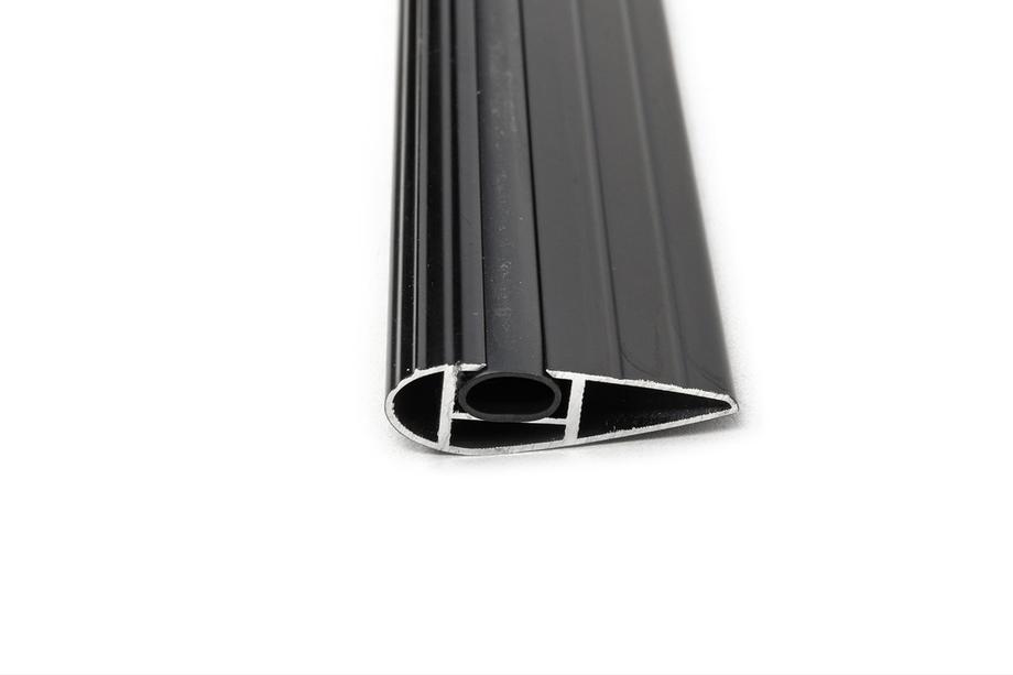 Příčníky na integrované střešní ližiny, uzamykatelné Skybar V2 (2 ks) do 120 cm, černé Fotografie 5