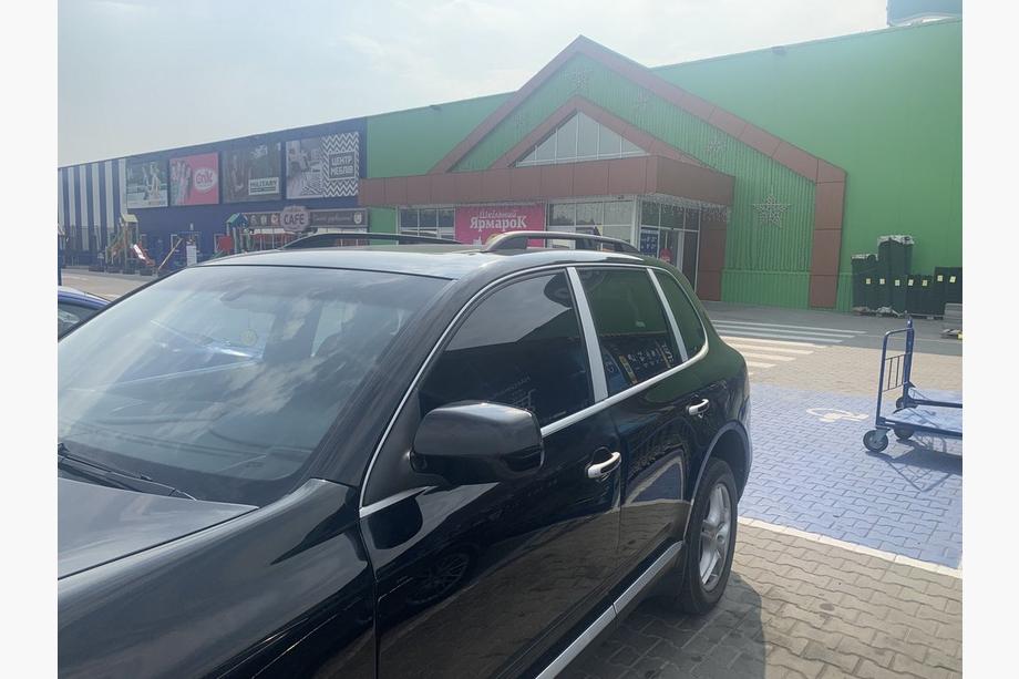 Volkswagen Touareg 2002–2010 Střešní ližiny Skyport (matná černá) Fotografie 5