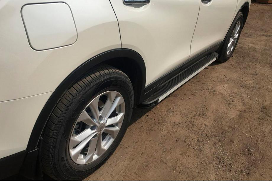Nissan X-trail T32/Rogue 2014–2021 Boční nášlapy Maya V1 (2 ks, hliník) Image