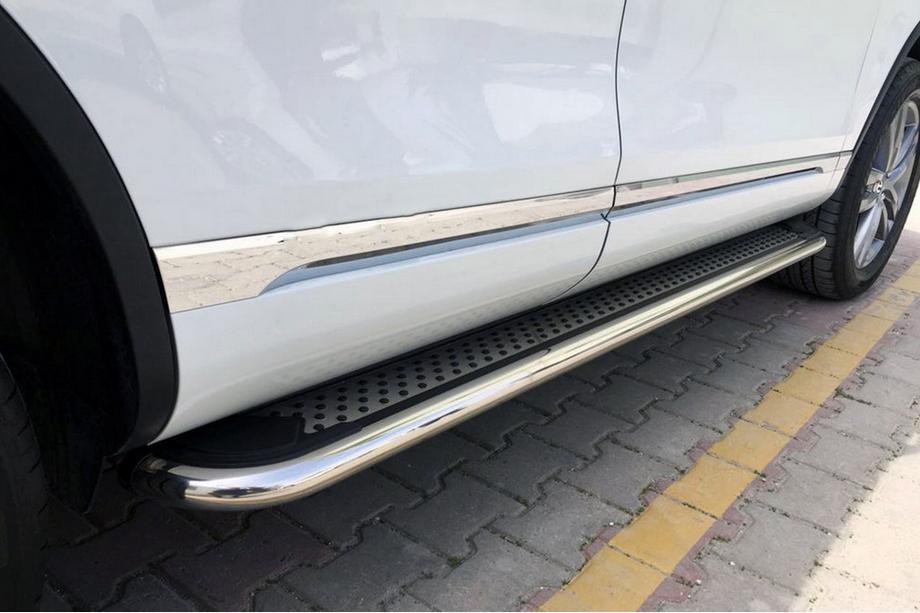 Volkswagen Touareg 2002–2010 Boční prahy Maydos V2 (2 ks, hliník ↗ nerez) Image