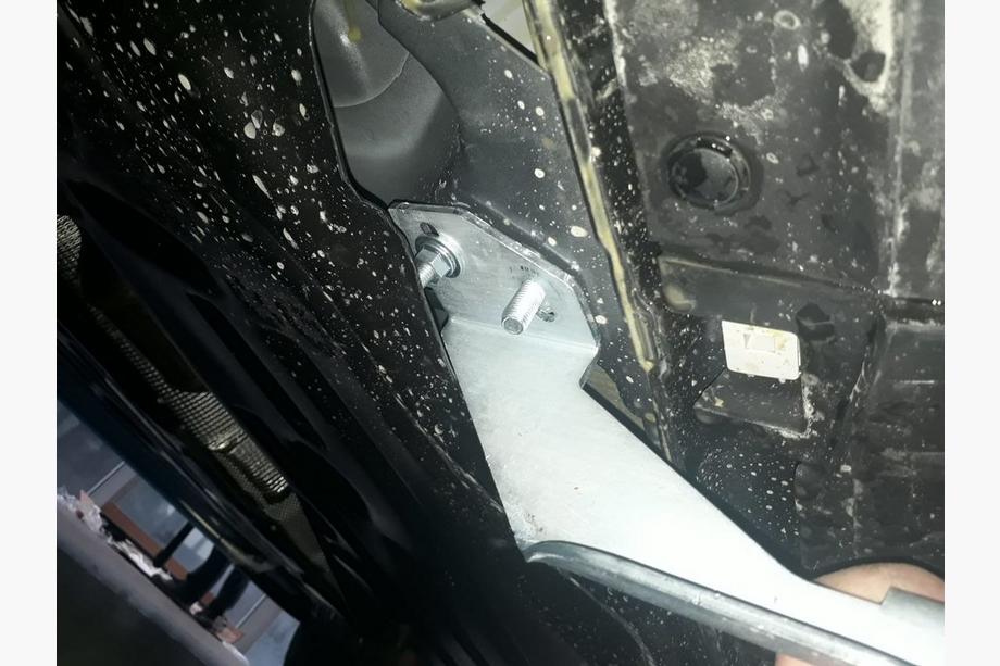 Ford Kuga/Escape 2013–2019 Boční nášlapy Maya V1 (2 ks, hliník) S lakovanými lištami na dveřích Fotografie 3
