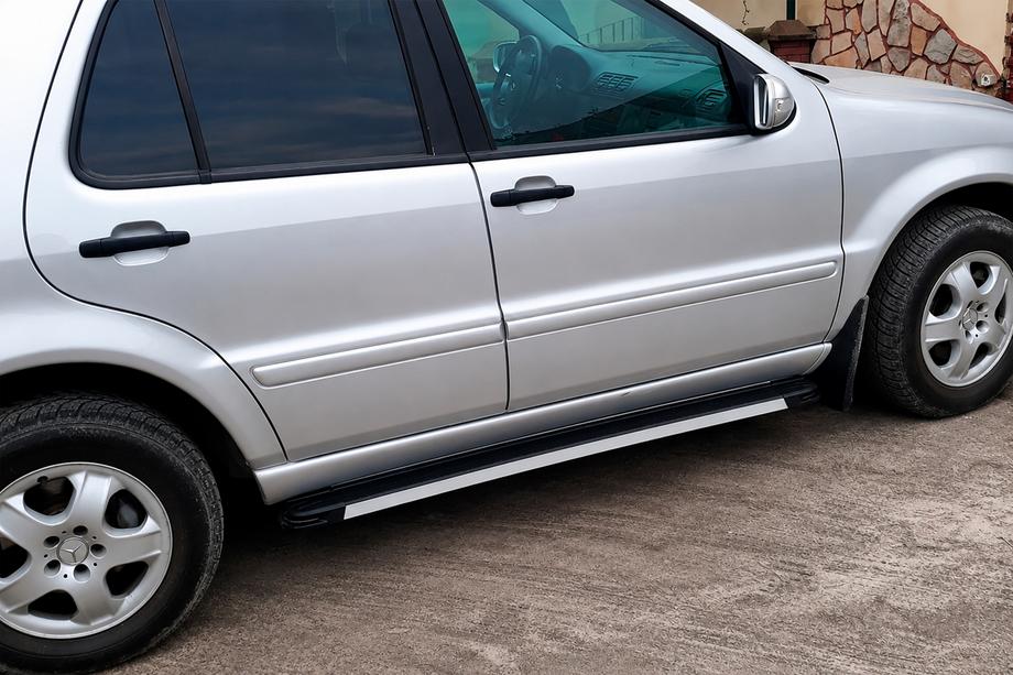 Mercedes ML W163 1997–2005 Boční nášlapy Maya V1 (2 ks, hliník) Fotografie 2