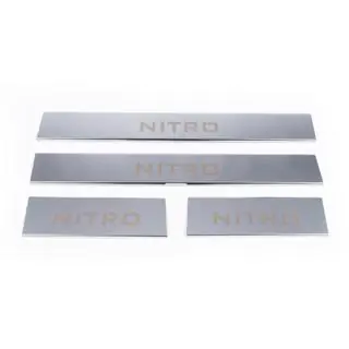 Nerezové kryty prahů Carmos – horní část Dodge Nitro 2006–2011 fotografie 4