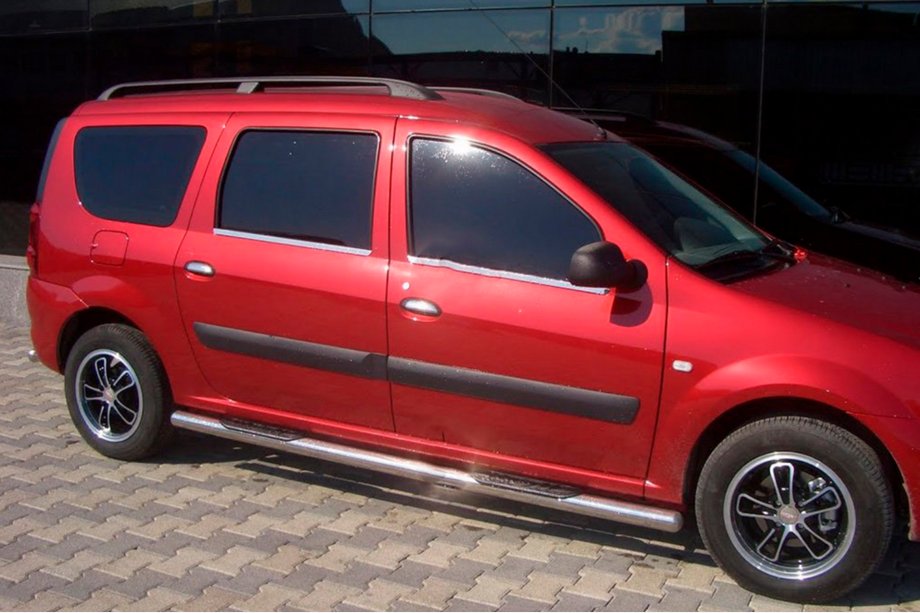 Dacia Logan MCV 2004–2014 Boční nášlapy – nerezové trubky (2 ks) 70 mm, s plastovými vložkami Image