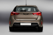 Toyota Auris 2012–2018 Nerezová lišta hrany víka kufru fotografie 1