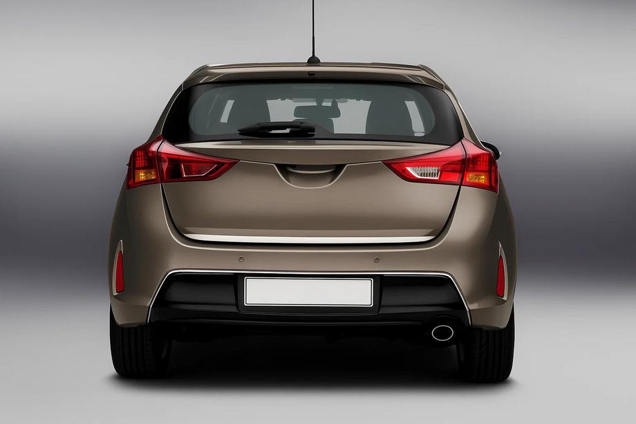 Toyota Auris 2012–2018 Nerezová lišta hrany víka kufru Image