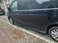 Volkswagen T6 2015–2024 Boční nášlapy Allmond Black (2 ks, hliník) fotografie 1