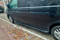 Volkswagen T6 2015–2024 Boční nášlapy Allmond Black (2 ks, hliník) Dlouhý rozvor fotografie 4