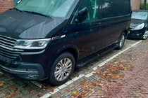 Volkswagen T6 2015–2024 Boční nášlapy Allmond Black (2 ks, hliník) Dlouhý rozvor fotografie 1