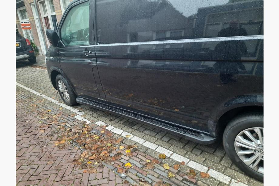 Volkswagen T6 2015–2024 Boční nášlapy Allmond Black (2 ks, hliník) Image