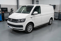 Volkswagen T6 2015–2024 Boční nášlapy Tayga Black (2 ks, hliník) Pouze pro krátký rozvor fotografie 1