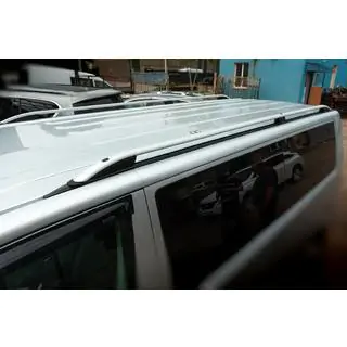 Střešní ližiny CROWN (matná šedá) Volkswagen T6 2015–2024 fotografie 1