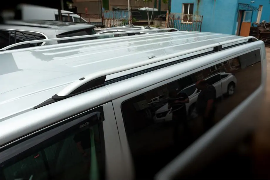 Volkswagen T6 2015–2024 Střešní ližiny CROWN (matná šedá) Image