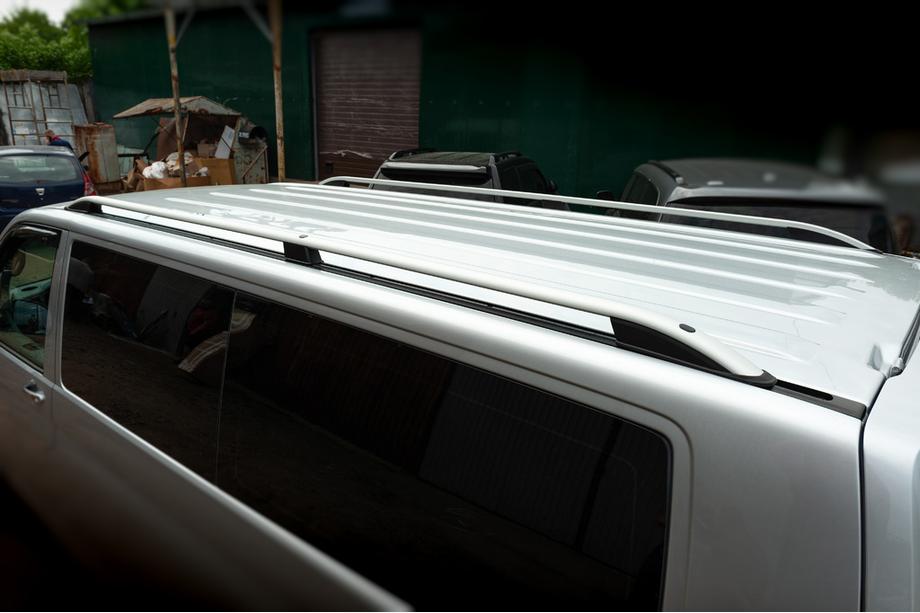 Volkswagen T6 2015–2024 Střešní ližiny CROWN (matná šedá) Dlouhý rozvor Fotografie 17