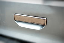 Volkswagen T6 2015–2024 Nerezový kryt zadní kliky Carmos - turecká ocel fotografie 1