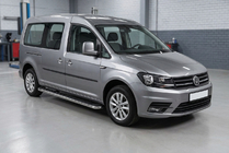 Volkswagen Caddy 2015–2020 Boční nášlapy Maydos V1 (2 ks, hliník / nerez) Maxi (dlouhý rozvor) fotografie 1