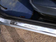 Citroen Berlingo 1996–2008 Nerezové kryty prahů Carmos V1 (2 ks) fotografie 2