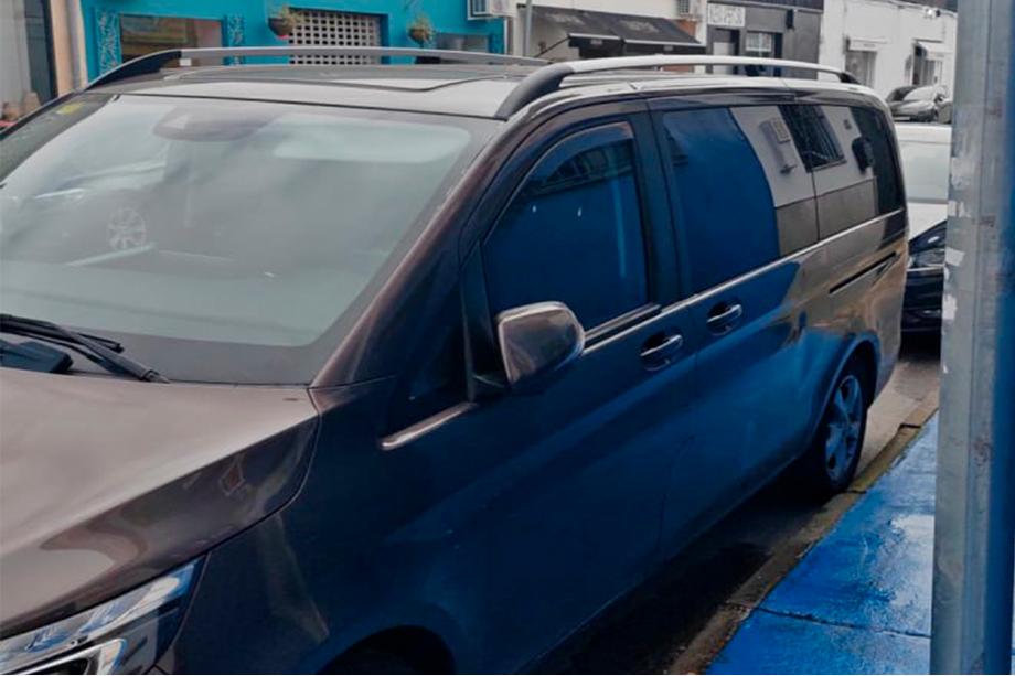 Mercedes Vito W639 2004–2014 Chromované střešní podélníky CAN – originální design (kovové nohy) Krátký rozvor (SHORT) Fotografie 8