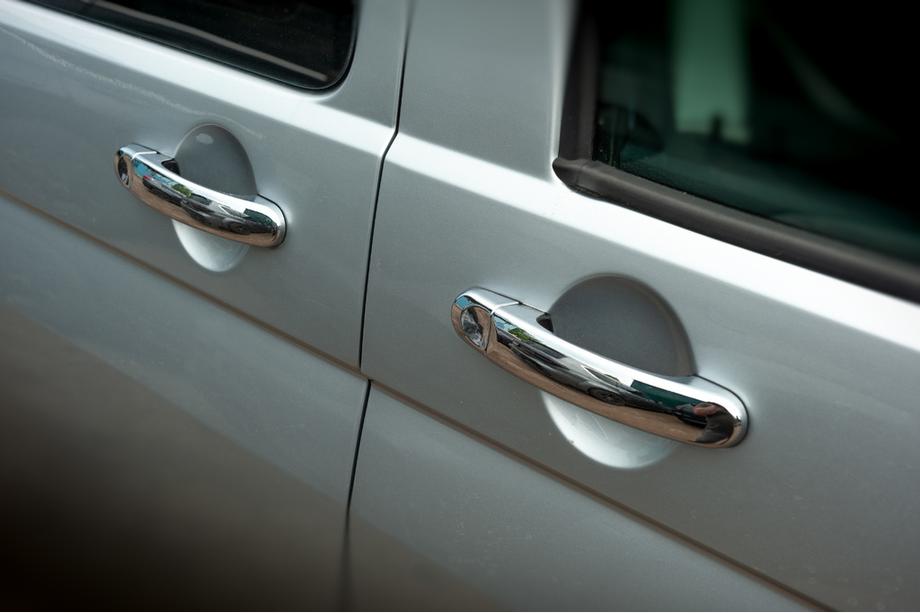 Volkswagen T6 2015–2024 Nerezové kryty klik dveří 3 ks. OmsaLine – italská nerezová ocel Image