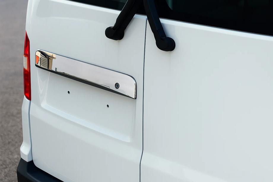 Volkswagen T5 Multivan 2003–2010 Lišta nad SPZ pro křídlové dveře (nerez) Carmos - turecká ocel Image