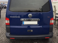 Volkswagen T5 2010–2015 Nerezová lišta nad SPZ na víko kufru Multivan, OmsaLine – italská nerezová ocel fotografie 2