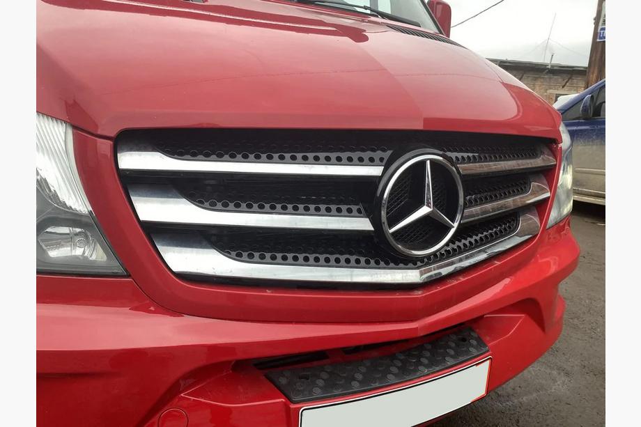 Mercedes Sprinter W906 2006–2018 Lišty na masku chladiče (2013↗, nerez) Fotografie 6