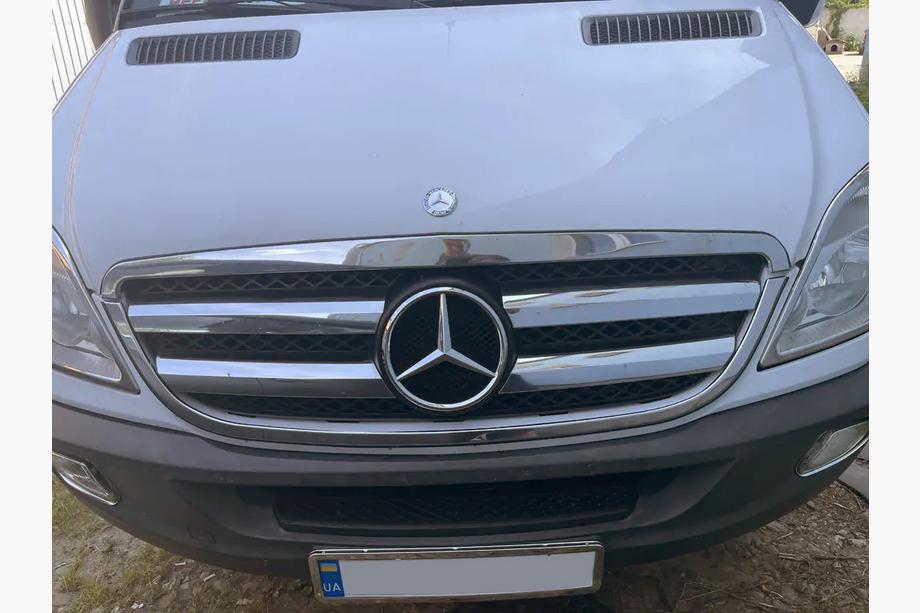 Mercedes Sprinter W906 2006–2018 Rámeček masky chladiče (2006-2013, nerez) OmsaLine – italská nerezová ocel Image