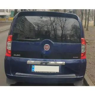 Nerezová lišta nad SPZ