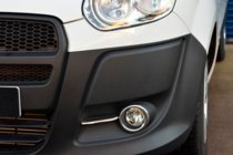 Fiat Doblo II 2010–2022 Chromové rámečky mlhovek s lištami (2010-2015, 4 ks, nerez) OmsaLine – italská nerezová ocel fotografie 7
