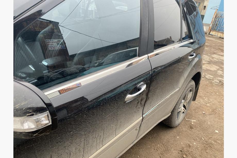 Mercedes ML W164 2005–2011 Vnější okenní lišty (4 ks, nerez) OmsaLine – italská nerezová ocel Fotografie 5