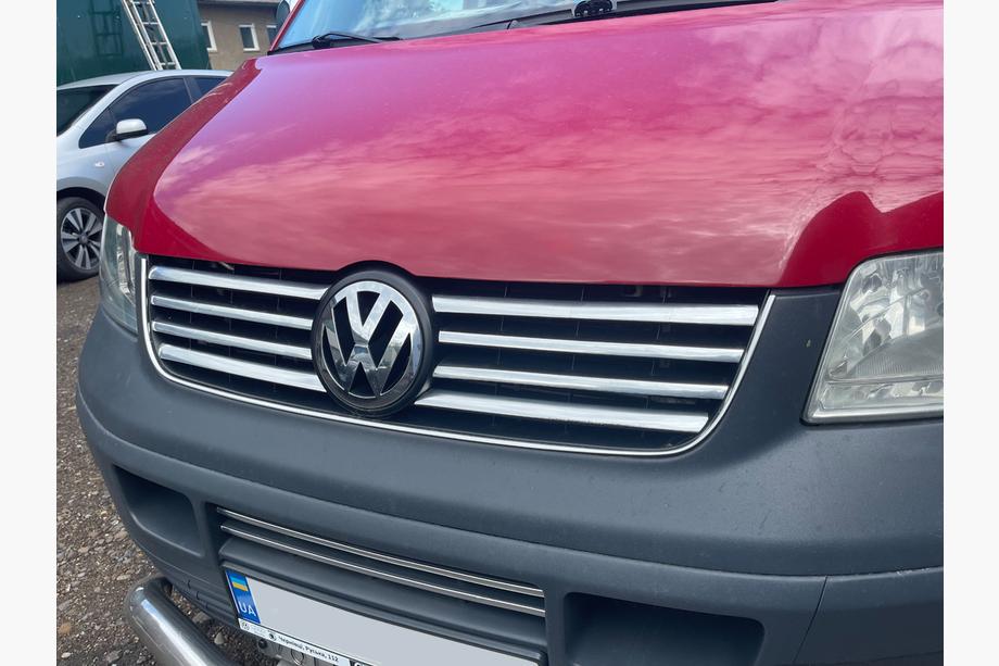 Volkswagen T5 Transporter 2003–2010 Lišty na masku chladiče (8 proužků, nerez) Carmos - turecká ocel Fotografie 2