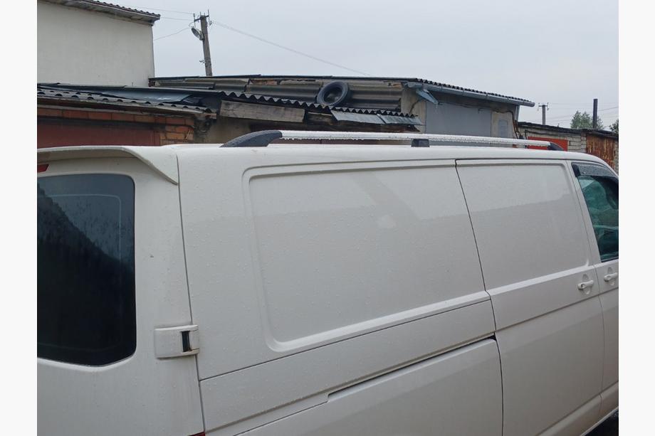 Volkswagen T5 Transporter 2003–2010 Chromované střešní ližiny Dlouhý rozvor, kovové patky Fotografie 7