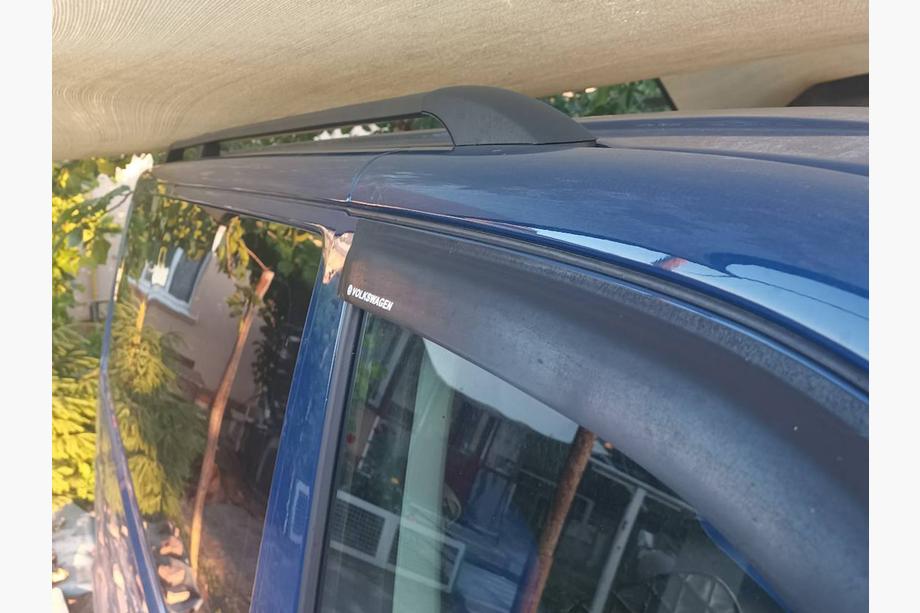 Volkswagen T5 Transporter 2003–2010 Černé střešní ližiny Krátký rozvor, kovové patky Fotografie 19