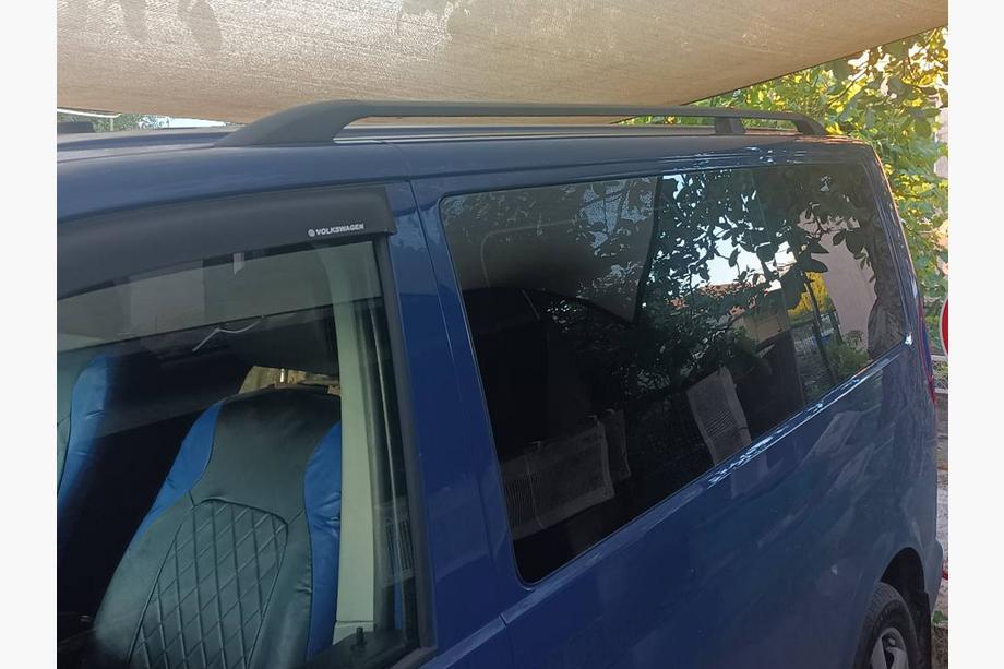 Volkswagen T5 Transporter 2003–2010 Černé střešní ližiny Krátký rozvor, kovové patky Fotografie 20