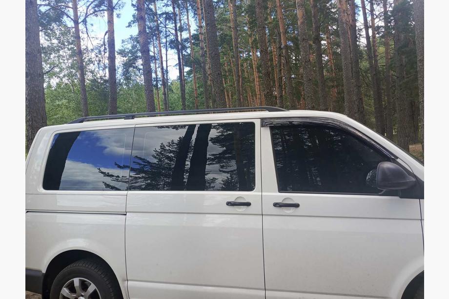 Volkswagen T5 Multivan 2003–2010 Černé střešní ližiny Krátká verze, plastové patky Fotografie 20