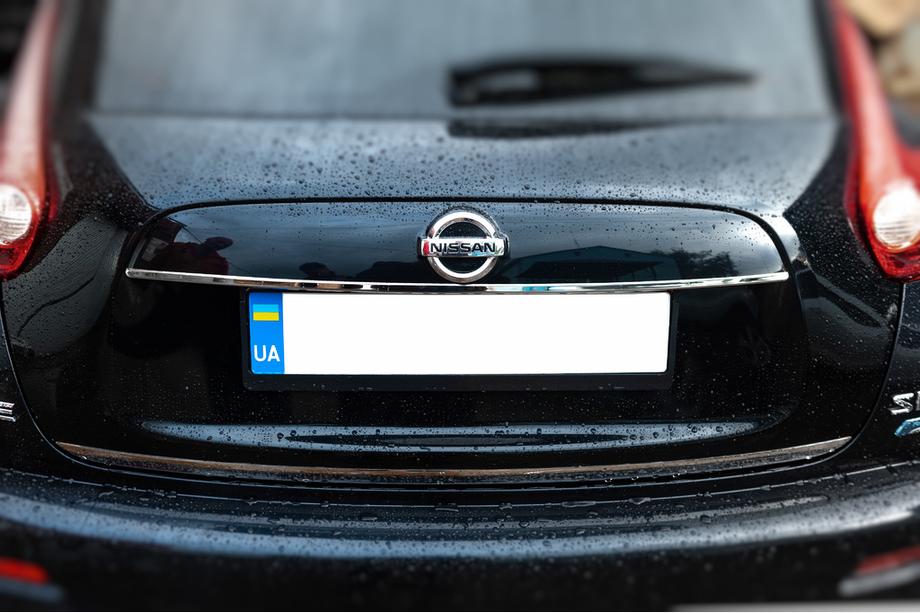 Nissan Juke 2010–2019 Chromová lišta nad SPZ (nerez) OmsaLine – italská nerezová ocel Image