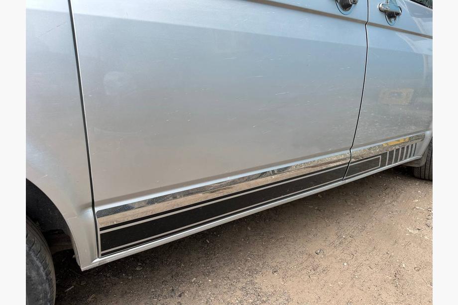 Volkswagen T5 2010–2015 Lišty na dveře (nerez, chrom) 1 dveře, krátká, Carmos – turecká ocel Fotografie 9