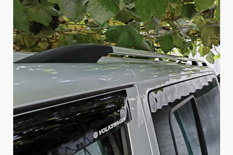Volkswagen T5 2010–2015 Chromované střešní ližiny Dlouhý rozvor, kovové patky Fotografie 13