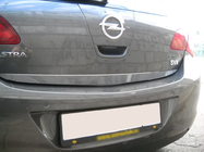 Opel Astra J 2009–2015 Nerezová lišta hrany víka kufru fotografie 3