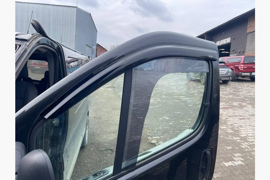 Nissan Primastar 2002–2014 Ofuky oken (2 ks, Niken) Fotografie 1