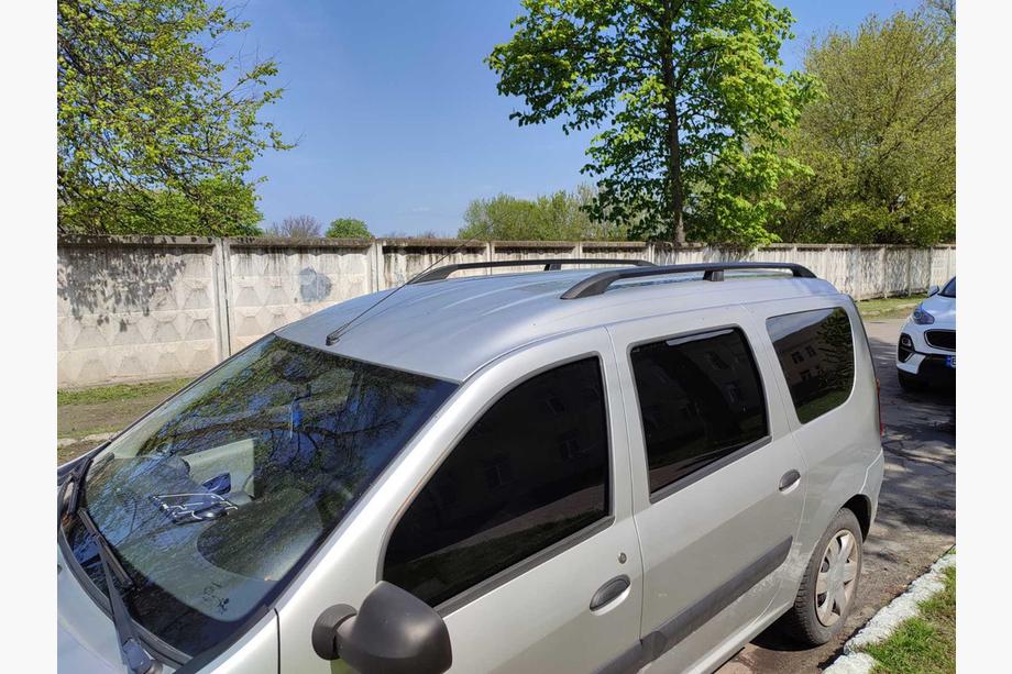 Dacia Logan MCV 2004–2014 Černé střešní ližiny Fotografie 2