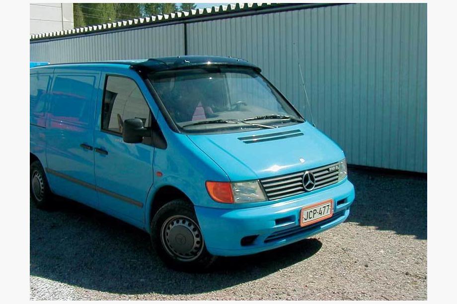 Mercedes Vito W638 1996–2003 Sluneční kšilt na čelní sklo (černý lesk, 5 mm) Fotografie 4