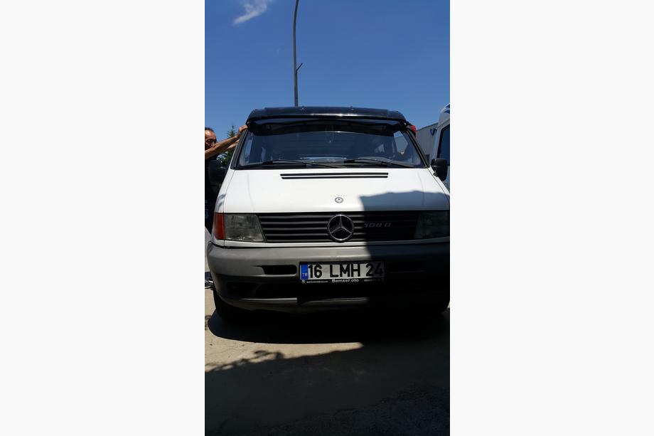 Mercedes Vito W638 1996–2003 Sluneční kšilt na čelní sklo (černý lesk, 5 mm) Fotografie 6