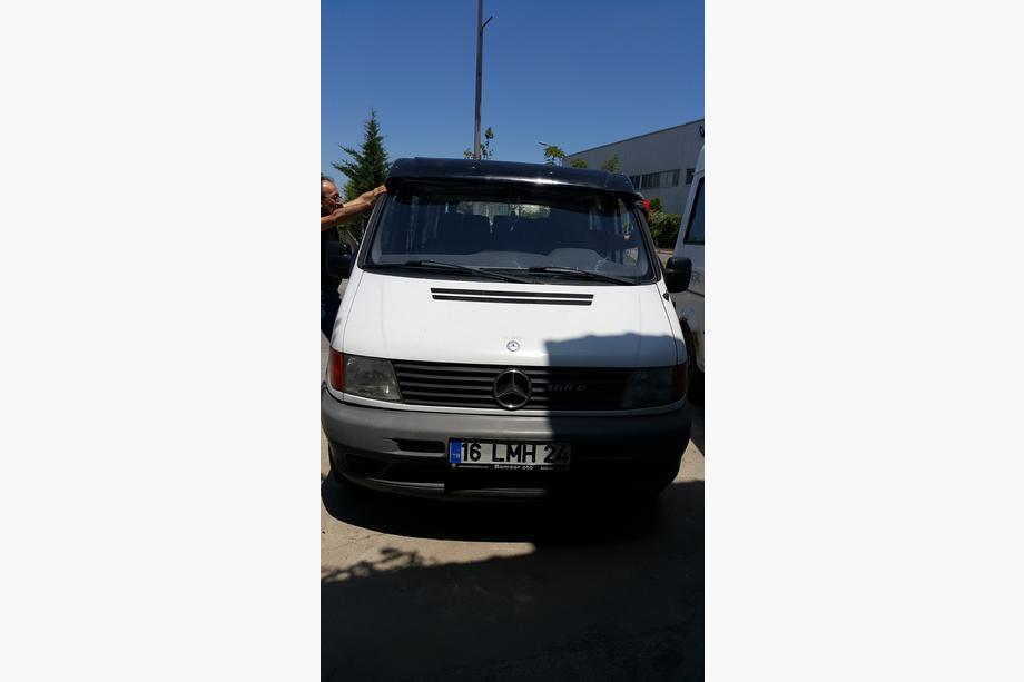 Mercedes Vito W638 1996–2003 Sluneční kšilt na čelní sklo (černý lesk, 5 mm) Fotografie 7