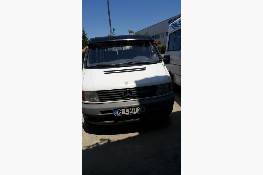 Mercedes Vito W638 1996–2003 Sluneční kšilt na čelní sklo (černý lesk, 5 mm) Fotografie 8