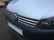 Volkswagen Caddy 2010–2015 Nerezové lišty na masku chladiče (2 ks) OmsaLine – italská nerezová ocel fotografie 7