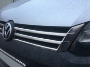 Volkswagen Caddy 2010–2015 Nerezové lišty na masku chladiče (2 ks) OmsaLine – italská nerezová ocel fotografie 8