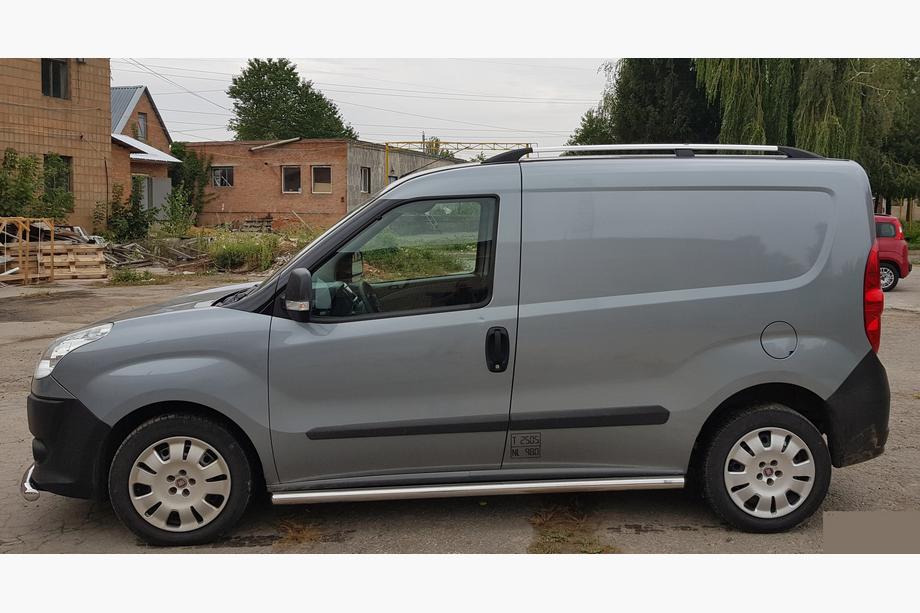 Fiat Doblo II 2010–2022 Boční nášlapy – nerezové trubky (2 ks) 70 mm, standardní základna Fotografie 3