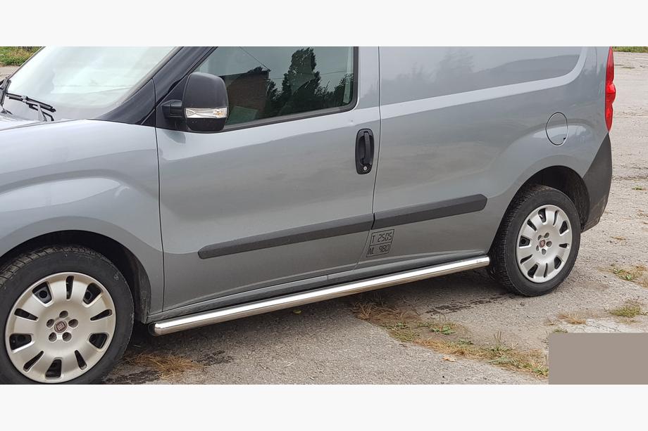 Fiat Doblo II 2010–2022 Boční nášlapy – nerezové trubky (2 ks) 70 mm, standardní základna Fotografie 4