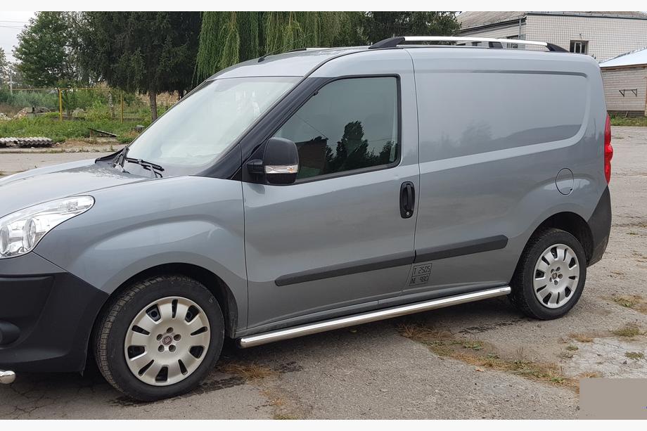 Fiat Doblo II 2010–2022 Boční nášlapy – nerezové trubky (2 ks) 70 mm, standardní základna Fotografie 2